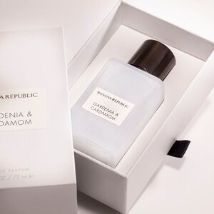 Banana Republic Gardenia & Cardamom Bath & Body - White and Black
